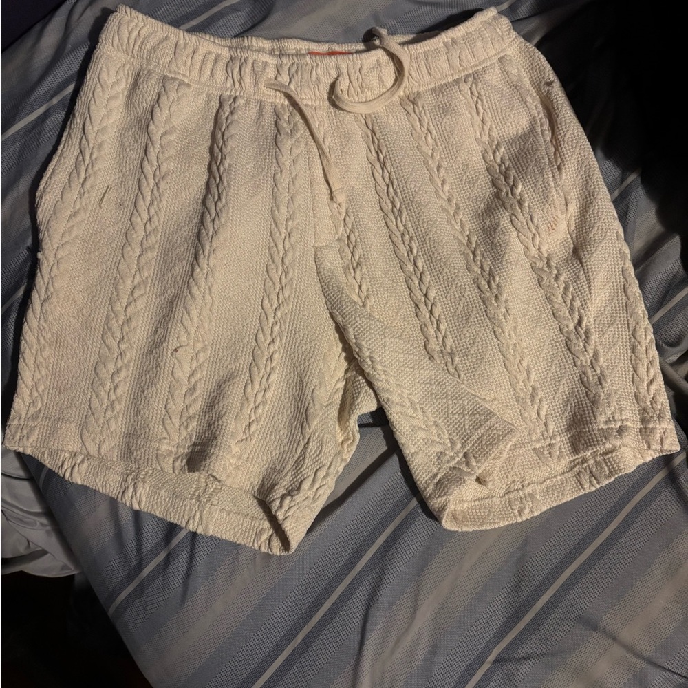 Cream Textured Bermudas with Elastic Waistband